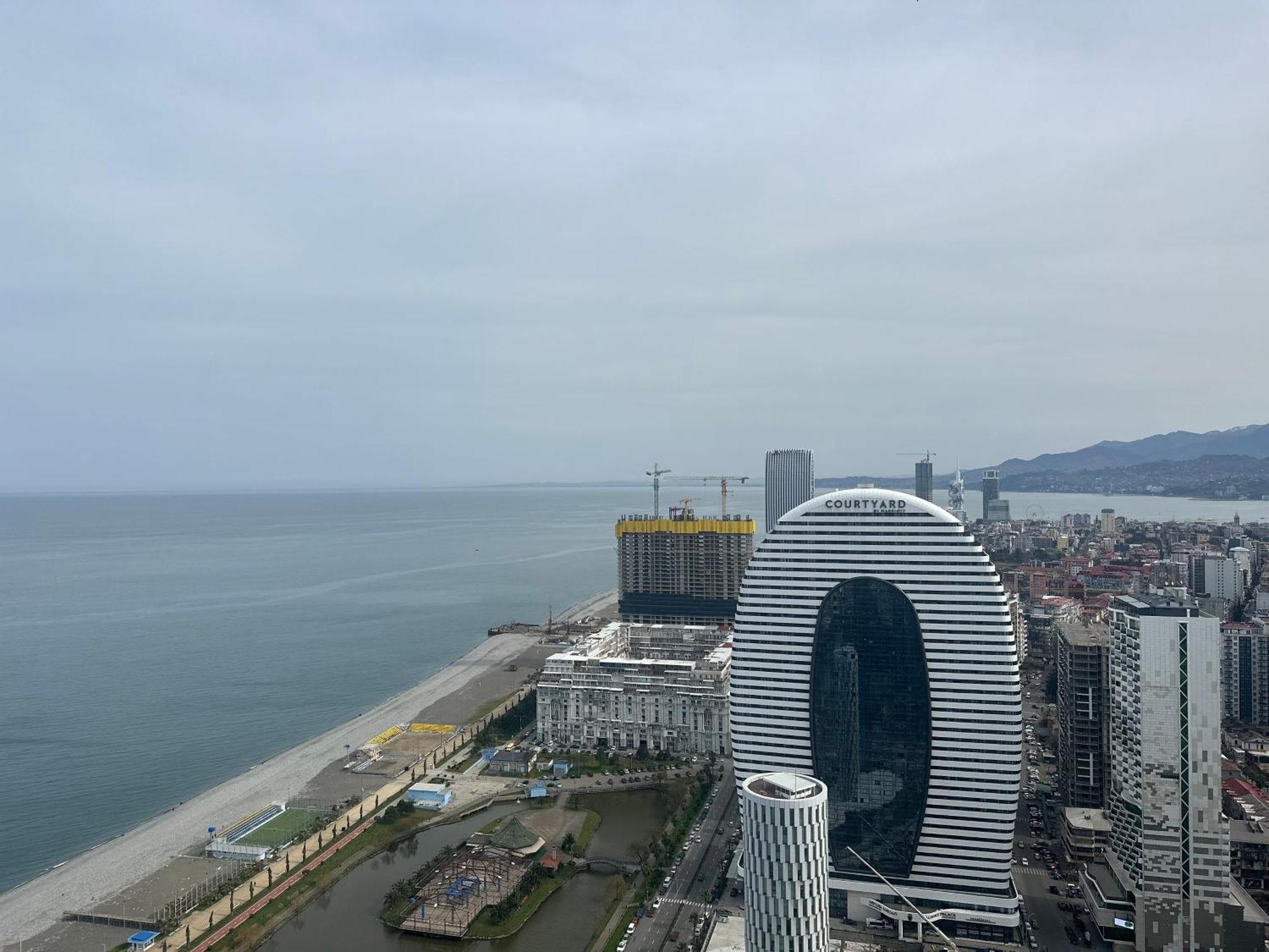 Orbi City Amazing Apartments Batumi Bagian luar foto