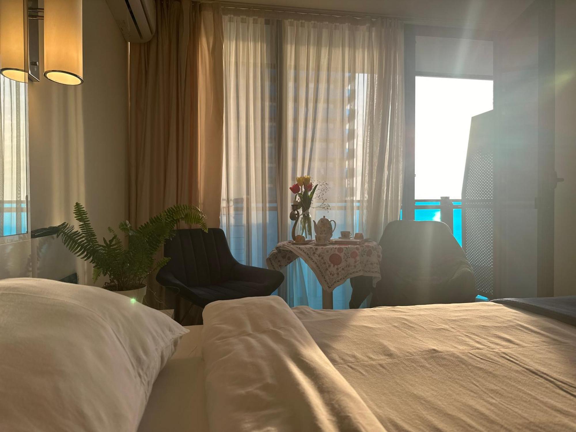 Orbi City Amazing Apartments Batumi Bagian luar foto