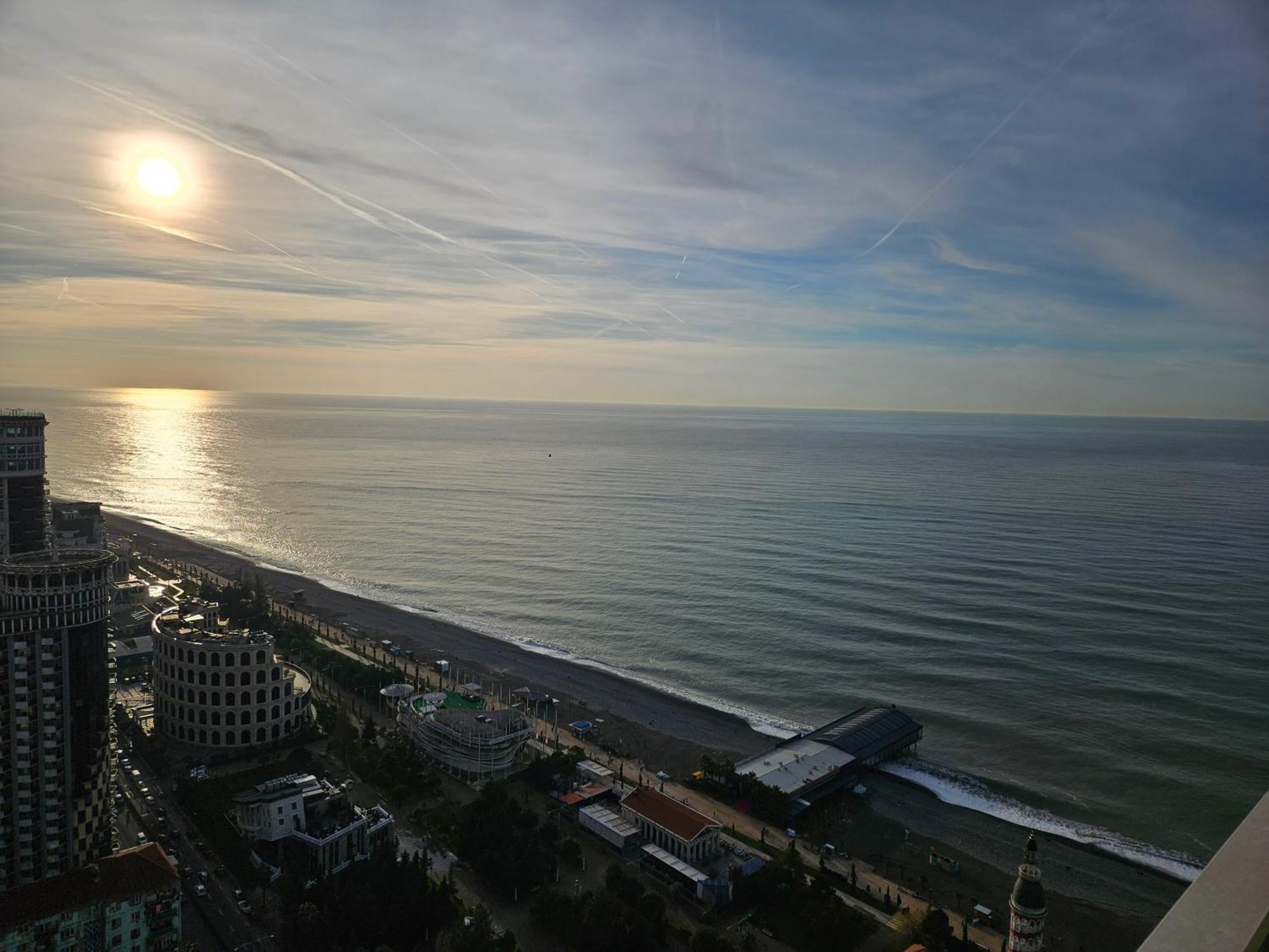 Orbi City Amazing Apartments Batumi Bagian luar foto